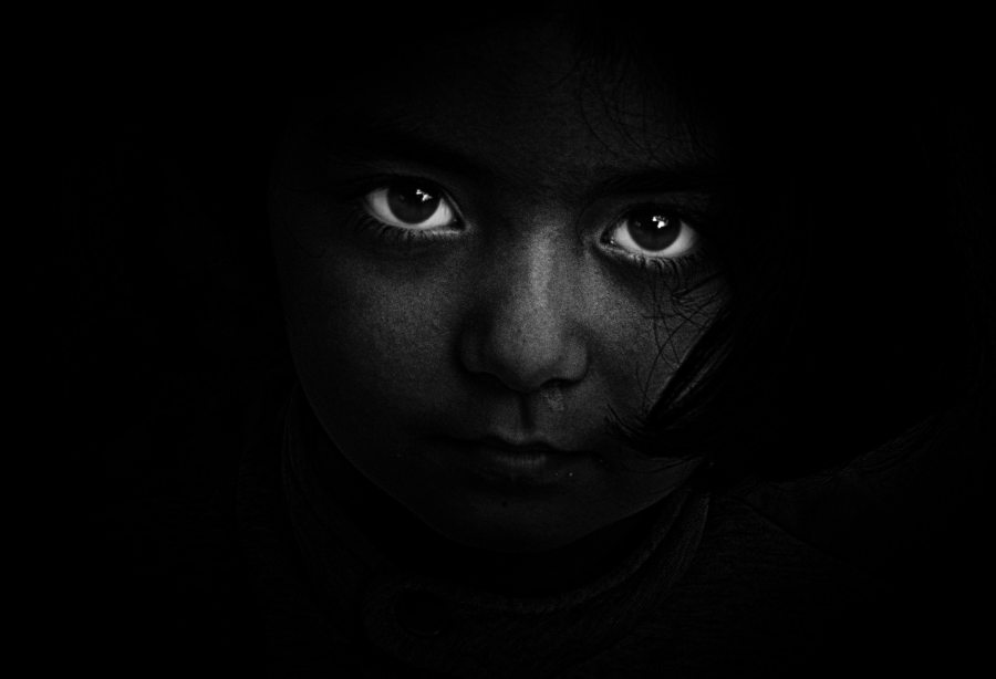 black-and-white-dark-eyes-18495