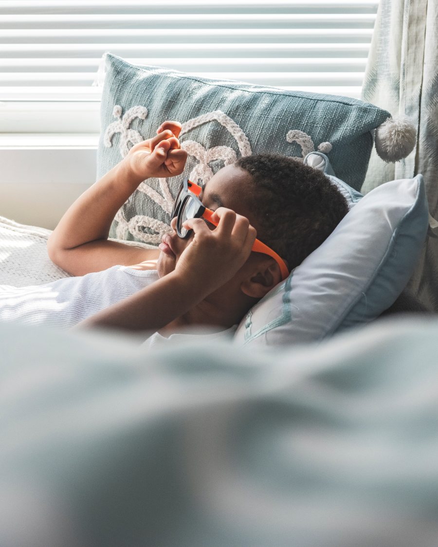 bed-bedroom-blanket-2888649